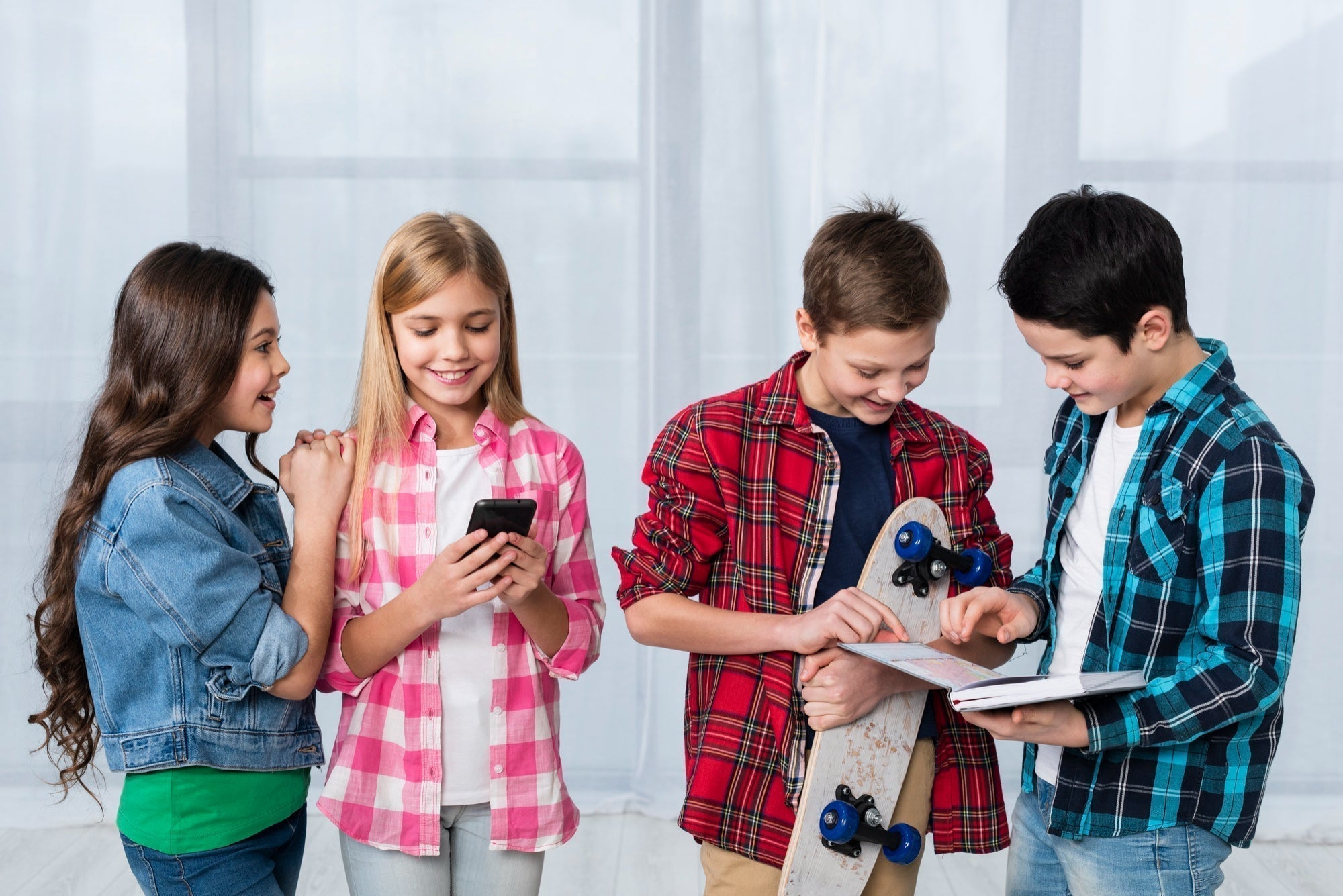 Kids and teens using smartphones correctly