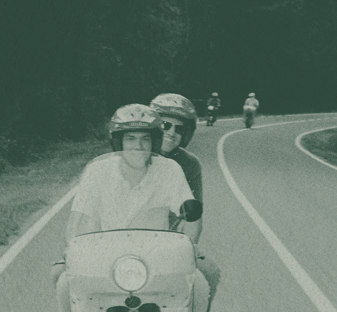 Couple enjoying a vintage motorcycle trip, representing attention control and digital well-being far from the scroll